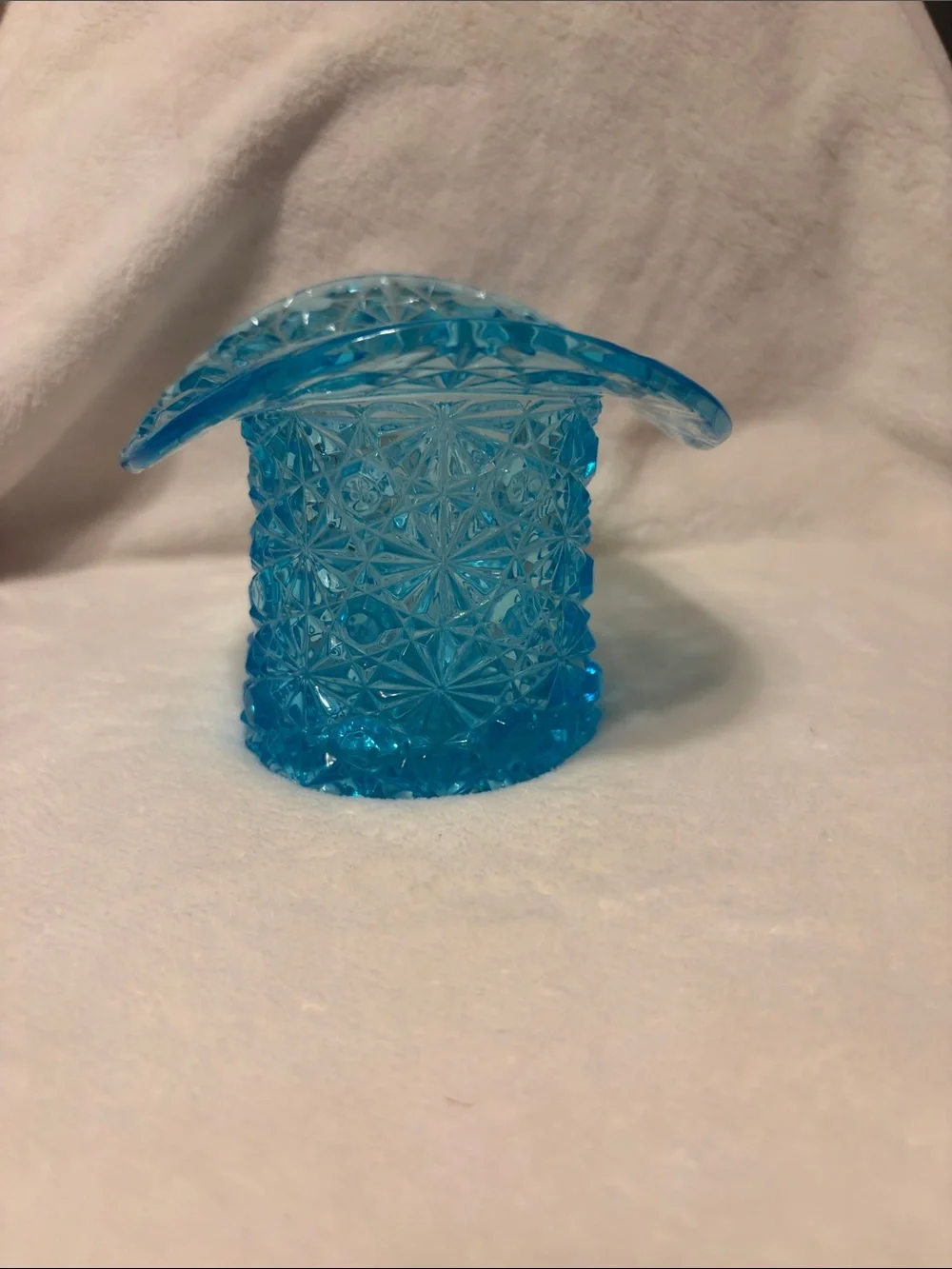 Fenton daisy and button top hat blue